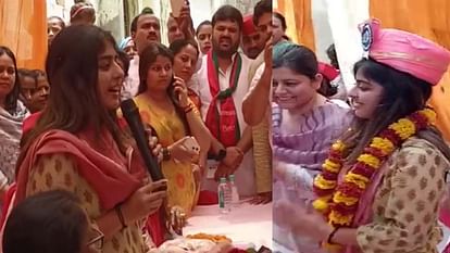 lok sabha election, Daughter Aditi reached Kannauj to ask for votes for Akhilesh