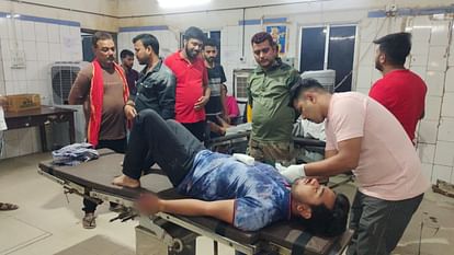 Bihar News: जमीन बंटवारा विवाद को लेकर अधेड़ शख्स ने अपने भतीजे को चाकू मारकर किया घायल, अस्पताल में भर्ती Bihar News: Middle-aged man stabs nephew, injures him over land distribution dispute in Arrah