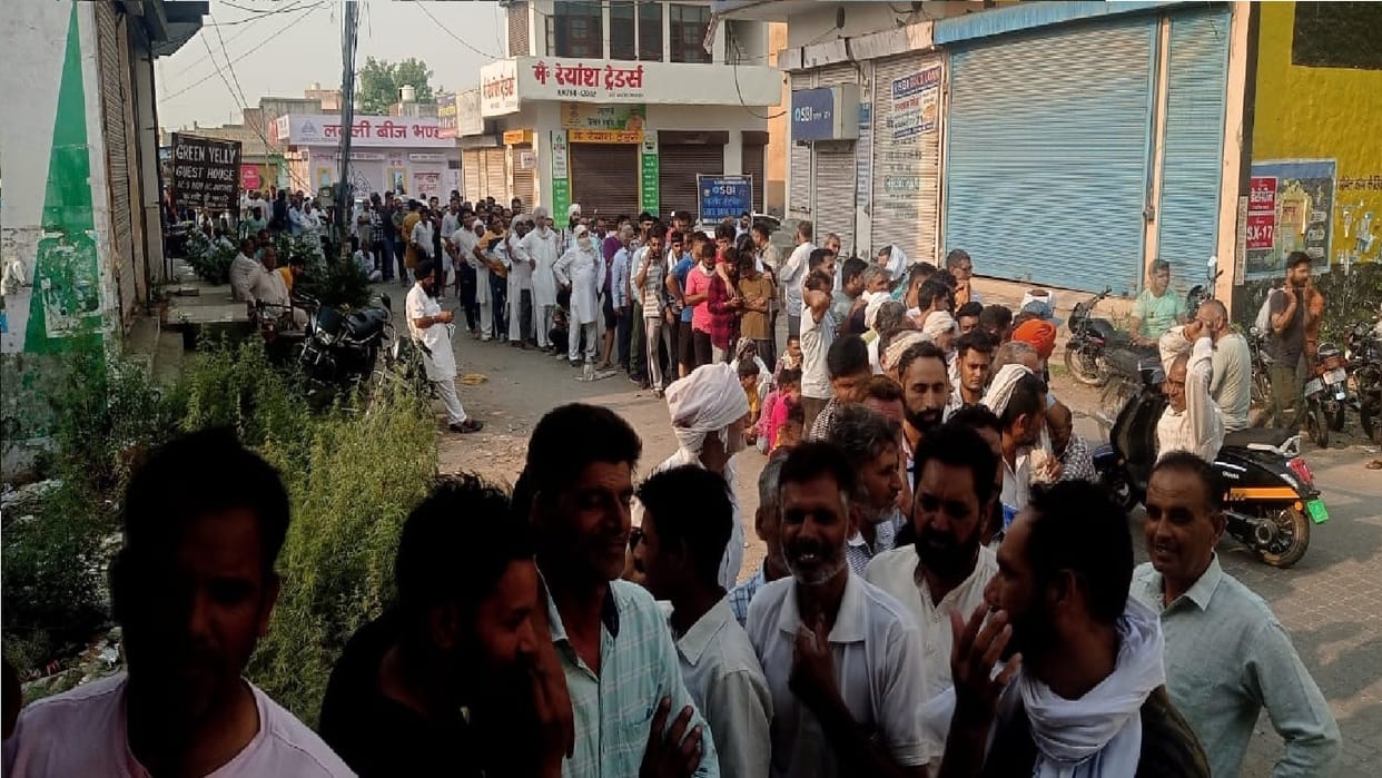 Politics being played in name of farmers in Haryana, farmers standing in lines for paddy seeds