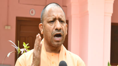 CM Yogi attacked Congress in Gorakhnath temple of Gorakhpur, said, Congress is trying to mislead people