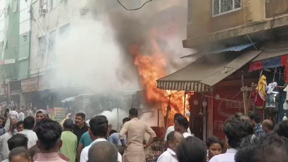 Haridwar News: Fire broke out in Hotel Near Har Ki Pauri due to leak in LPG cylinder Blast