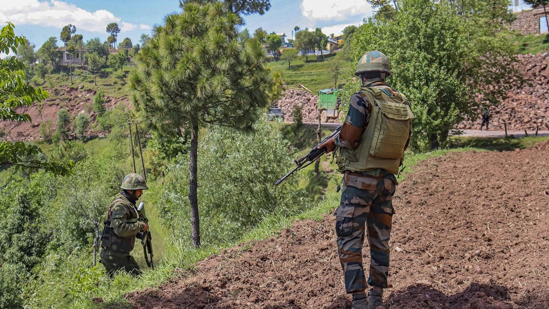 Suspects spotted in Kandi area of Kathua security forces launch search operation