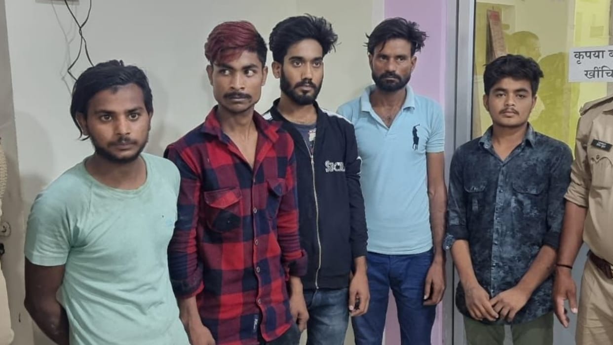 A teenaged girl raped, case filed in Thakurganj thana in Lucknow.