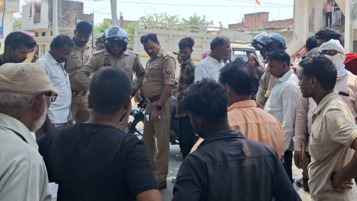 truck crushes bike youth dies and another injured in mau