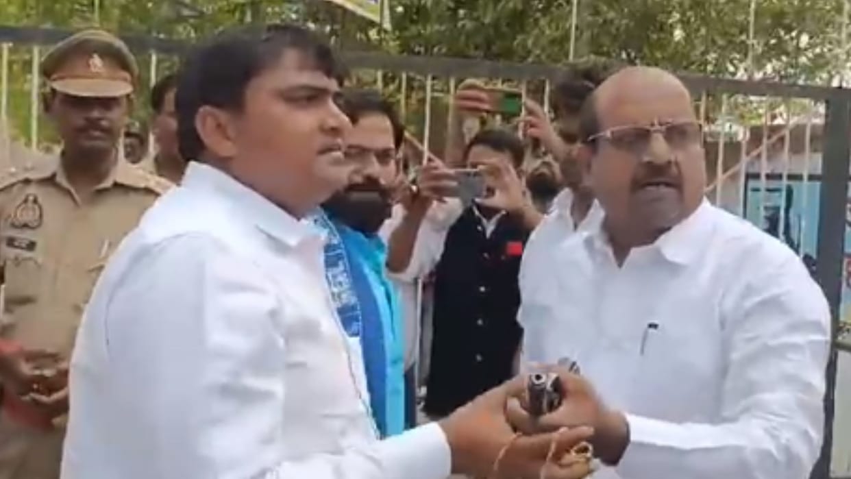 Lok Sabha Election BSP candidate arrived with pistol to nomination in chandauli