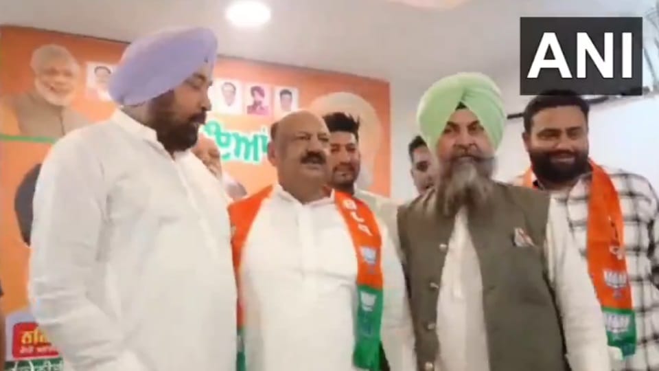 Former Deputy Mayor of Amritsar Avinash Jolly joined BJP