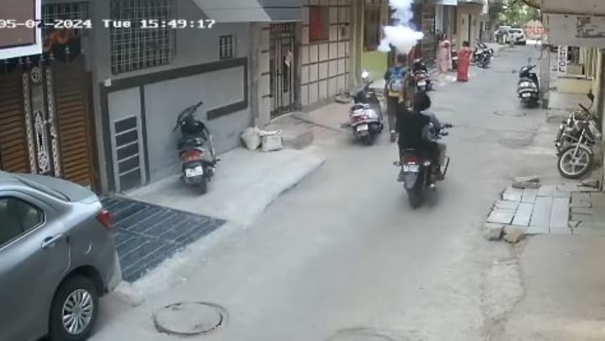 Kota News: Bike riding miscreant escaped after firing in the air, incident captured in CCTV camera