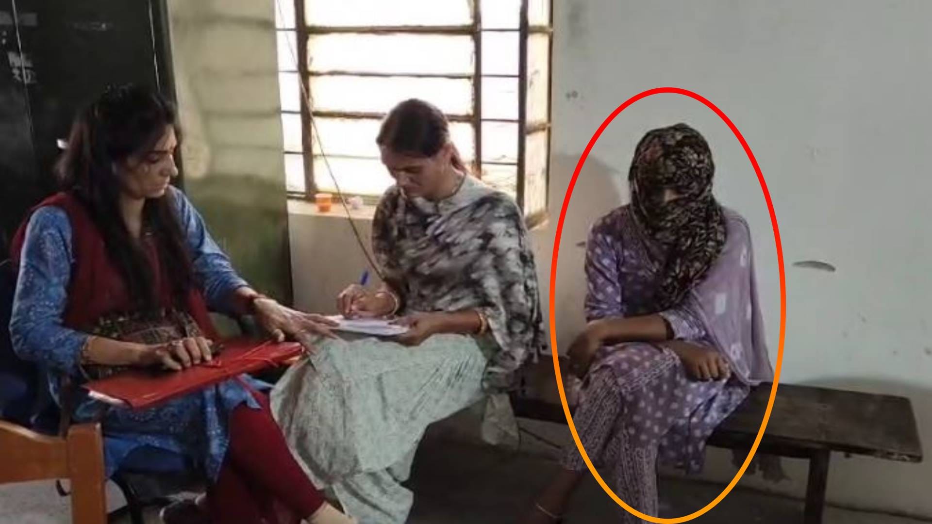 महिला पटवारी गिरफ्तार