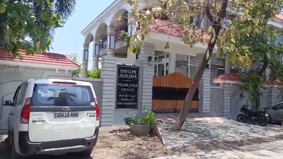 EOW raids house of liquor businessman Trilok Singh alias Pappu Dhillon in Durg