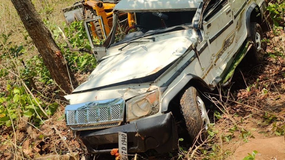 Bolero went out of control and overturned in  ditch in Jagdalpur One person died