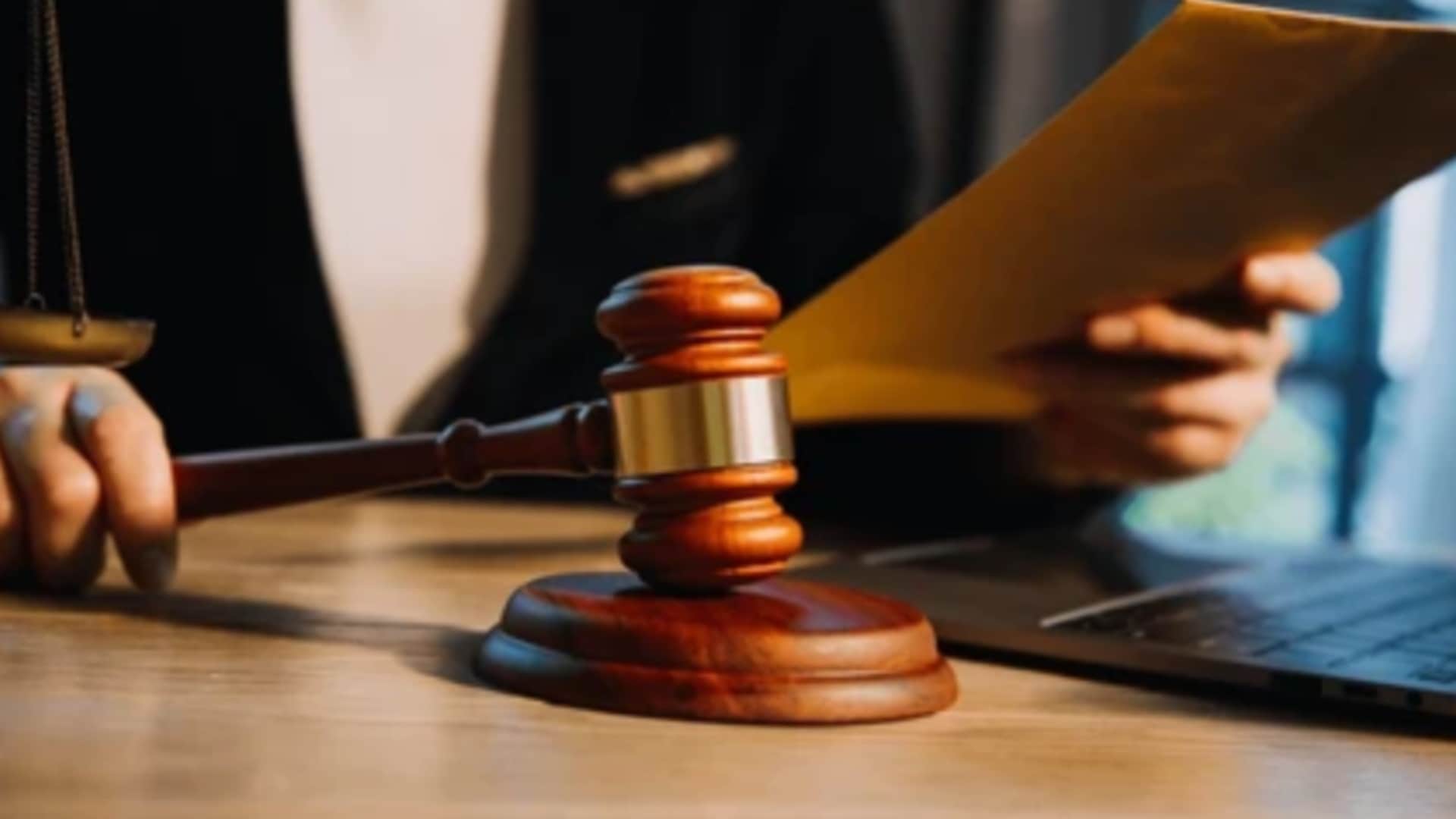 बीमा कंपनी पर लोक अदालत सख्त