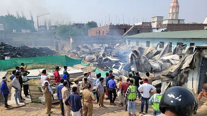 Ayodhya: Fire broke out in Ramsevakpuram, loss worth lakhs, two idols of Ramlala were kept nearby. A fire broke out at Ramsevak Puram in Ayodhya.