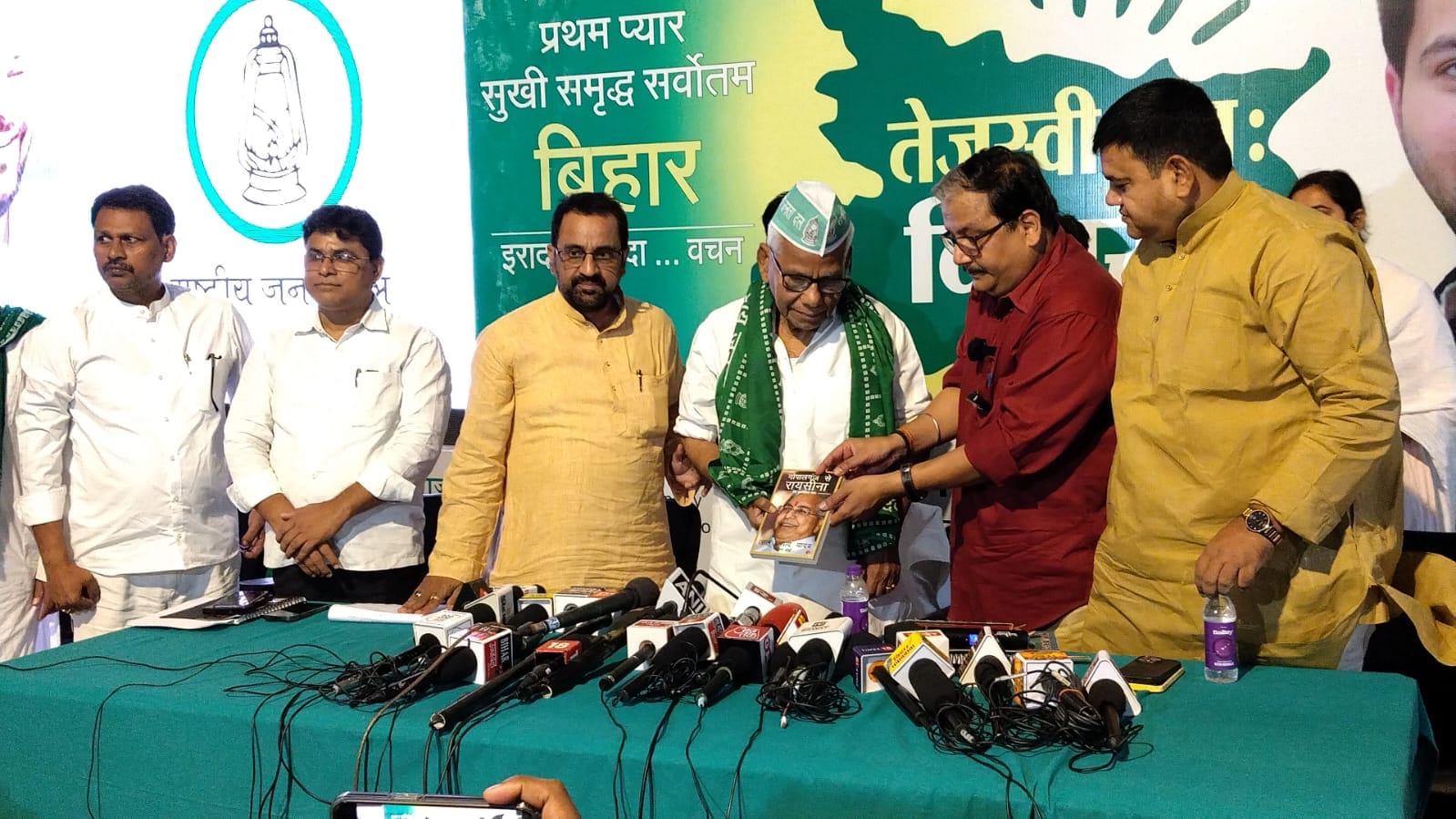 पूर्व सांसद रंजन यादव राजद में हुए शामिल।