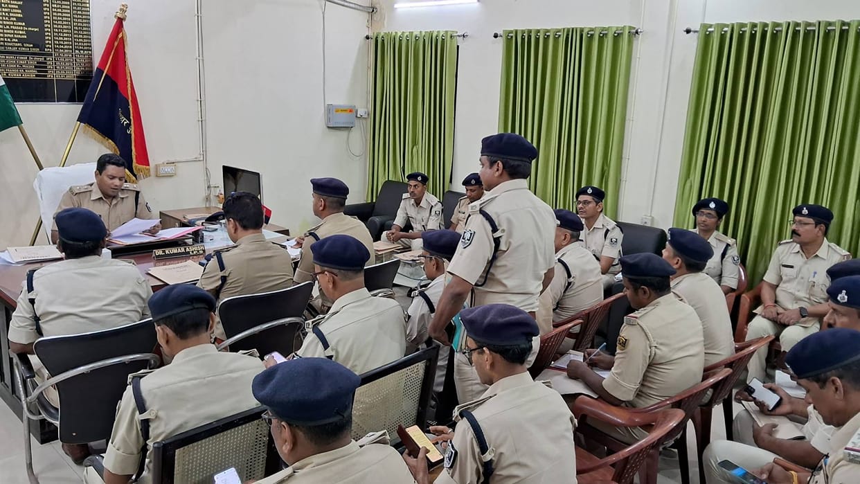 Muzaffarpur Railway police on high alert regarding weapons and liquor joint operation with ATS in border area