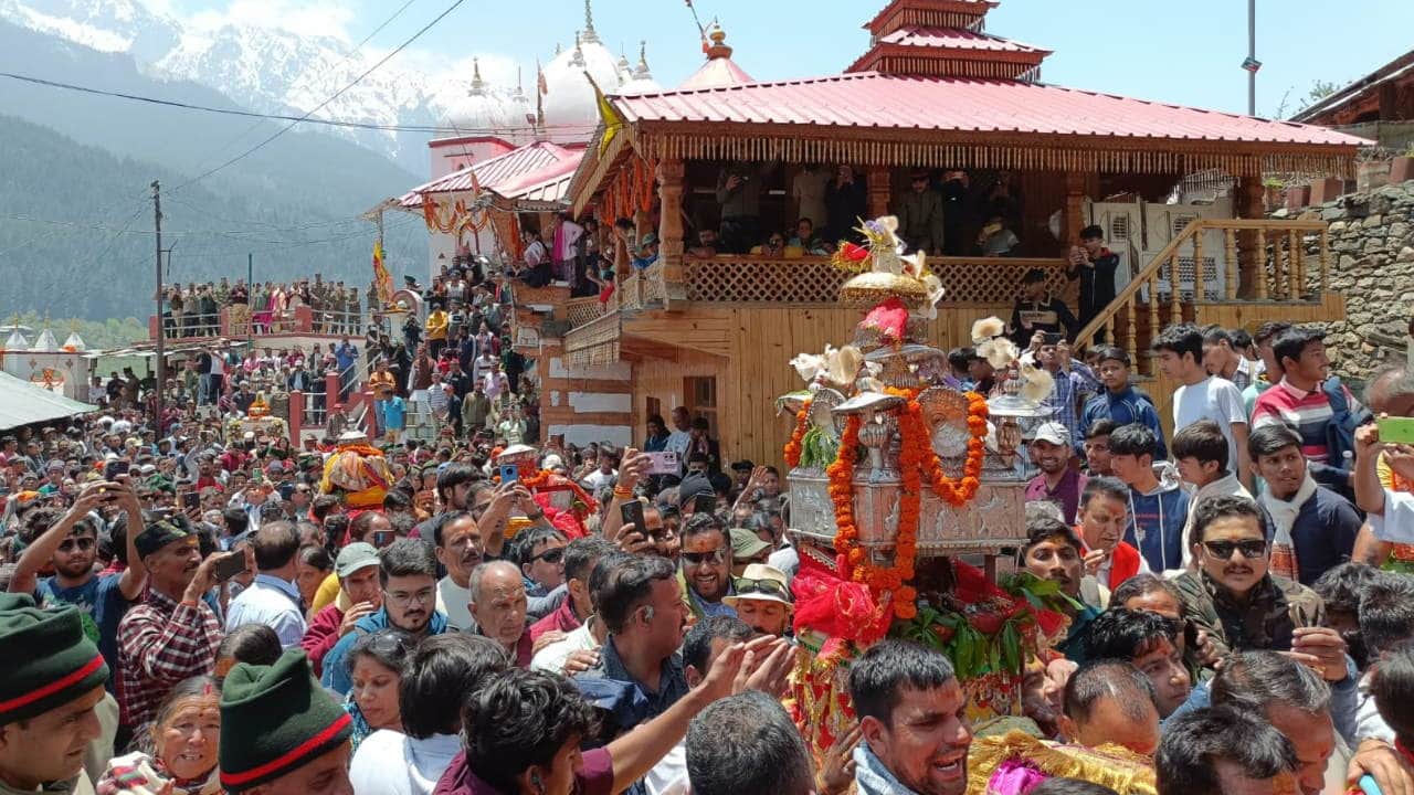 Chardham Yatra 2024: Baba Kedar Doli and Maa Ganga Utsav Doli left for their places Watch Photos