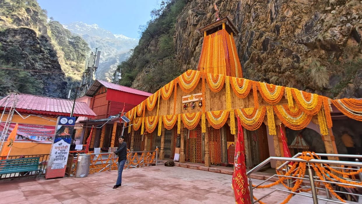 Uttarkashi: Construction work of Yamunotri ropeway has been closed for two weeks, local people expressed anger