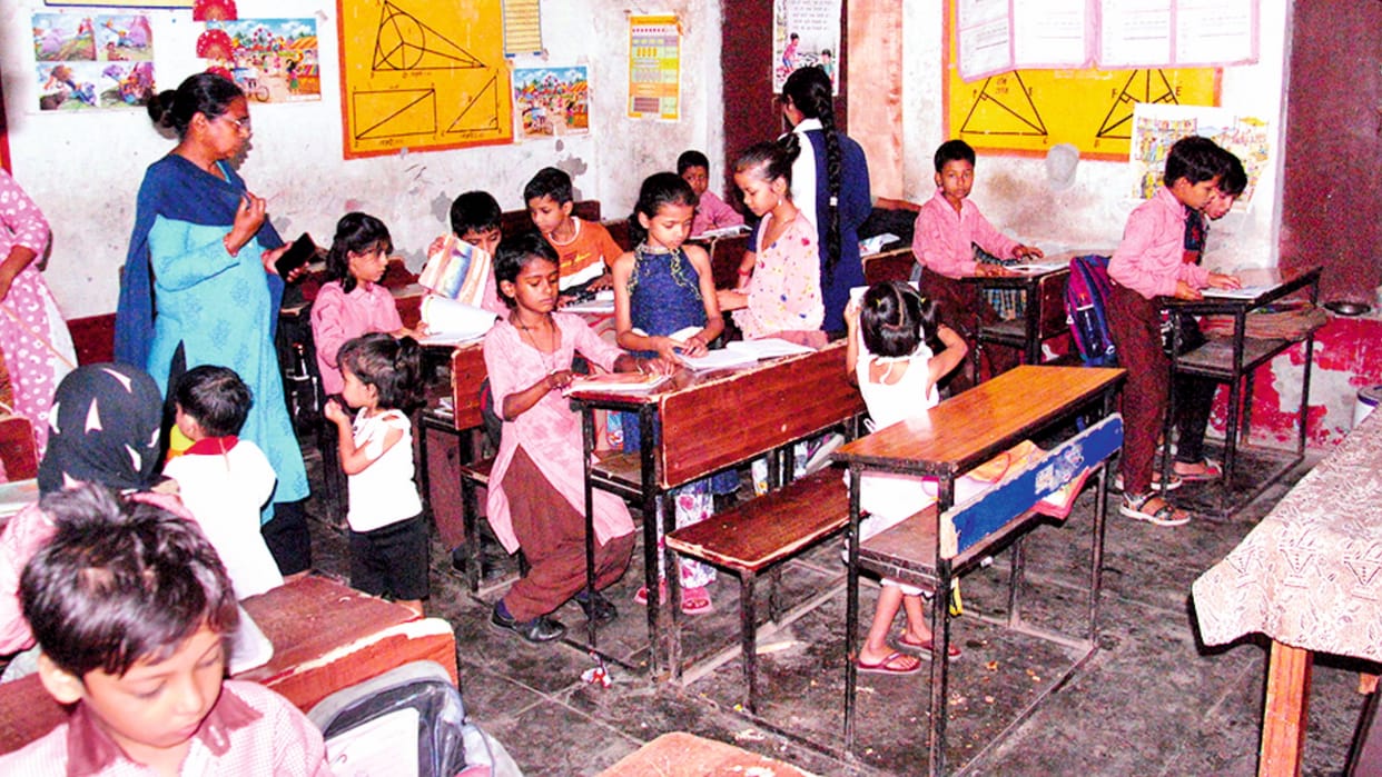 Investigation: Childhood is suffering in scorching heat, children are studying in basic schools without fans