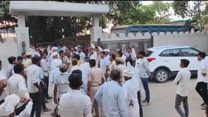 Jalore News: Miscreants attacked the police vehicle and took away the young man.