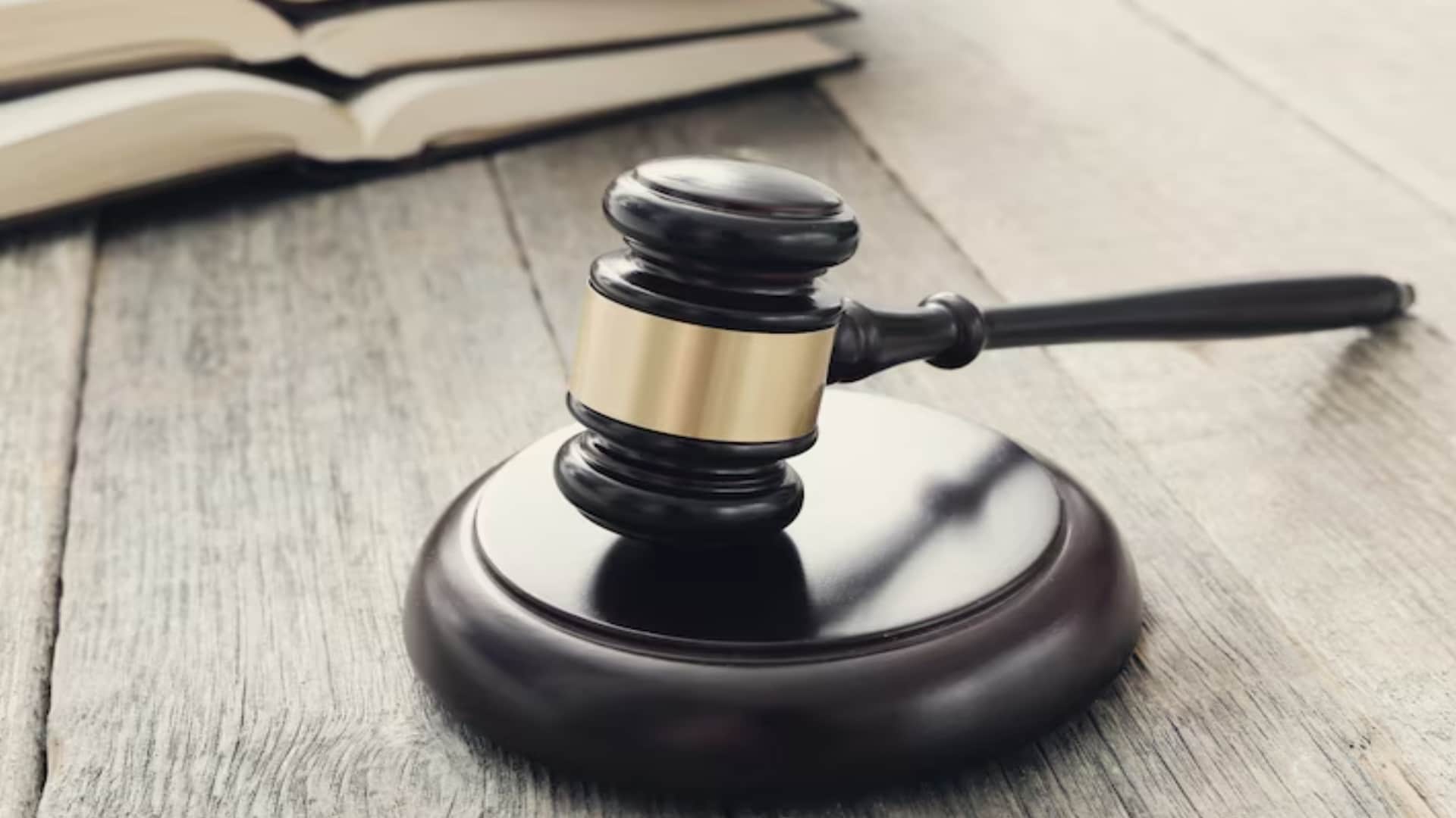 कोर्ट का आदेश।