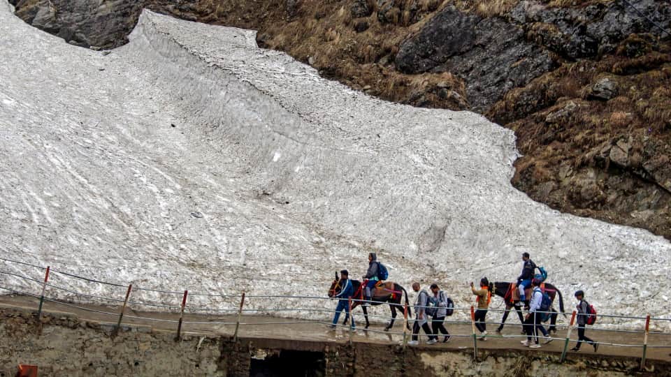 Chardham Yatra 2024 Officers reached Kedarnath by helicopter But no one to take care of pedestrian