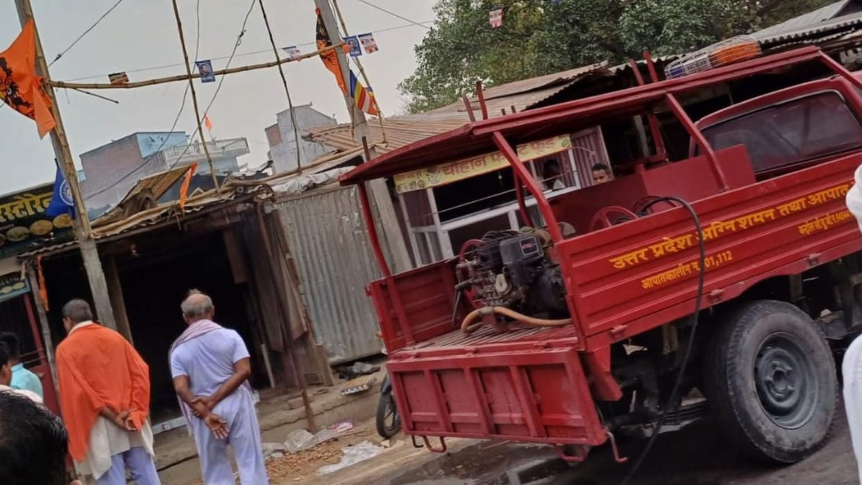 Four gumtis burnt in azamgrh loss worth seven lakhs rupees