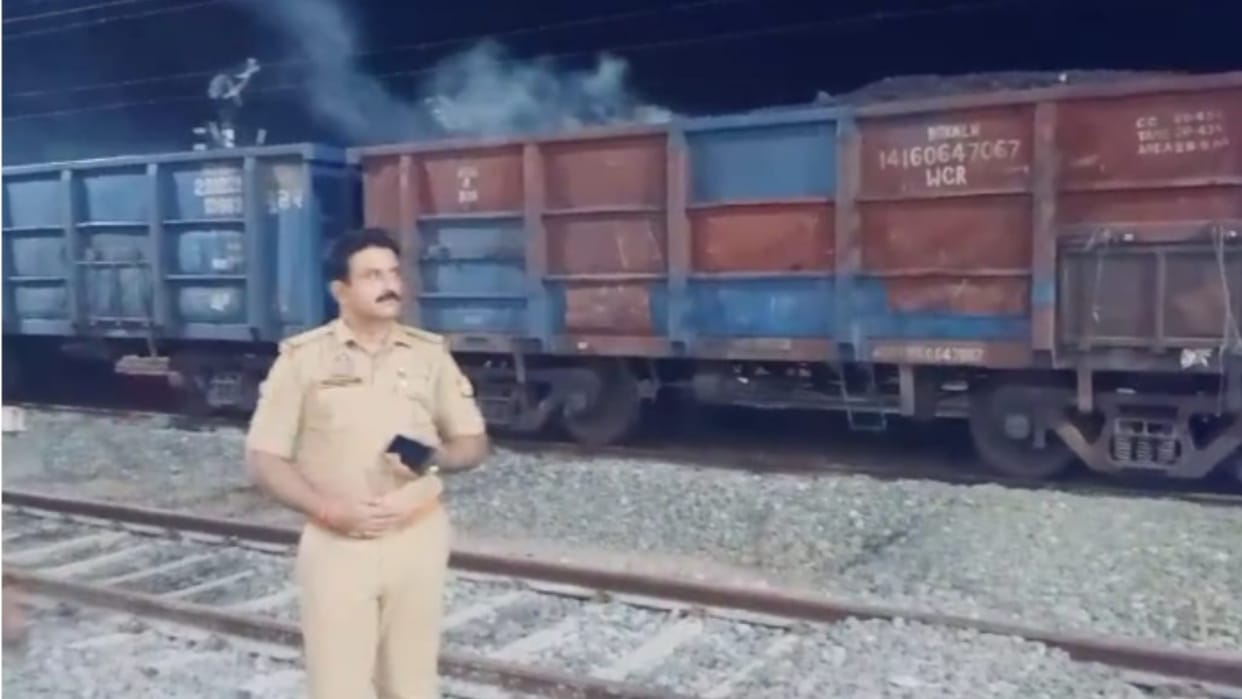 Meerut: A massive fire broke out in a goods train,officials looked helpless, many coaches got burnt