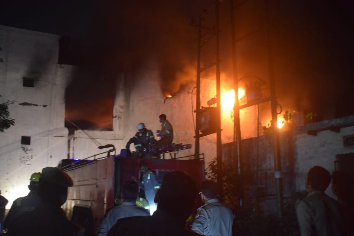 Fire break out in warehouse of cloths factory in Partapur of Meerut and loss of many lakhs