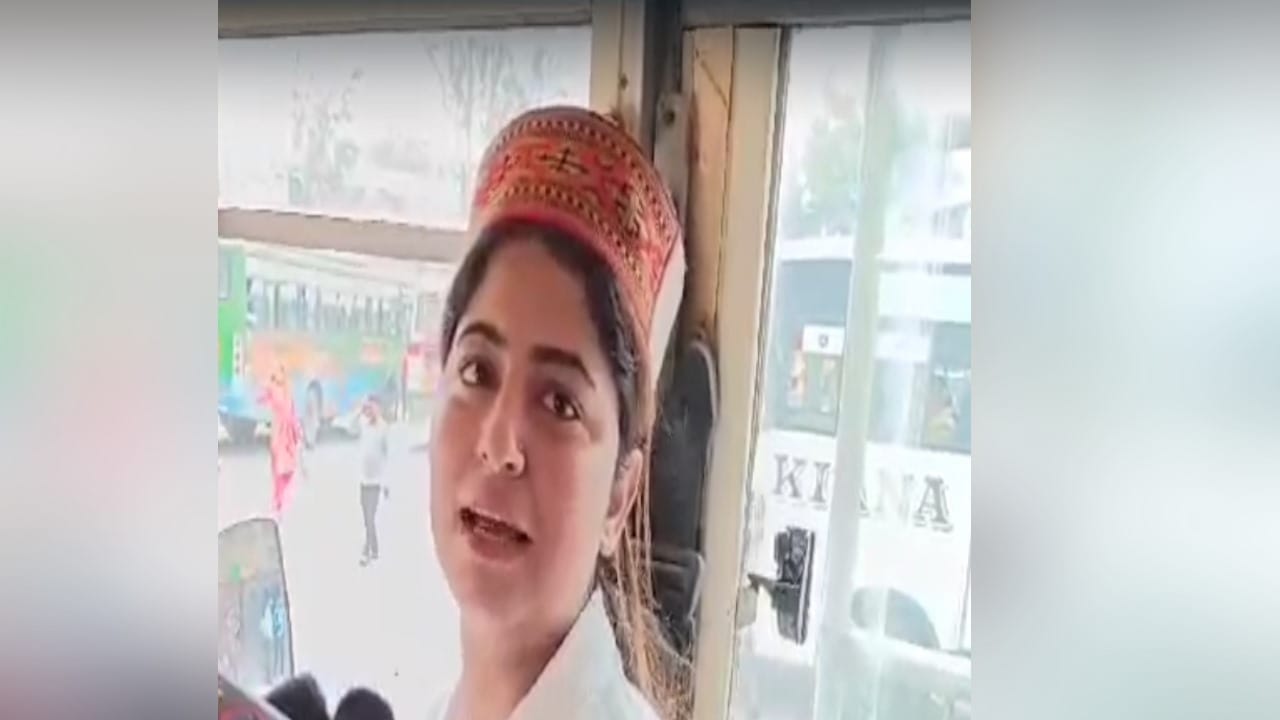 Hamirpur's Nancy ran a private bus full of passengers on the road