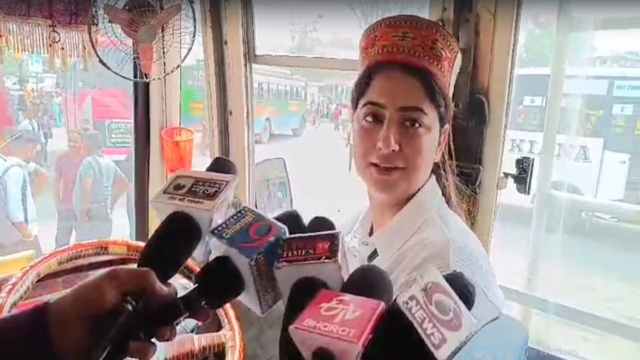 Hamirpur's Nancy ran a private bus full of passengers on the road