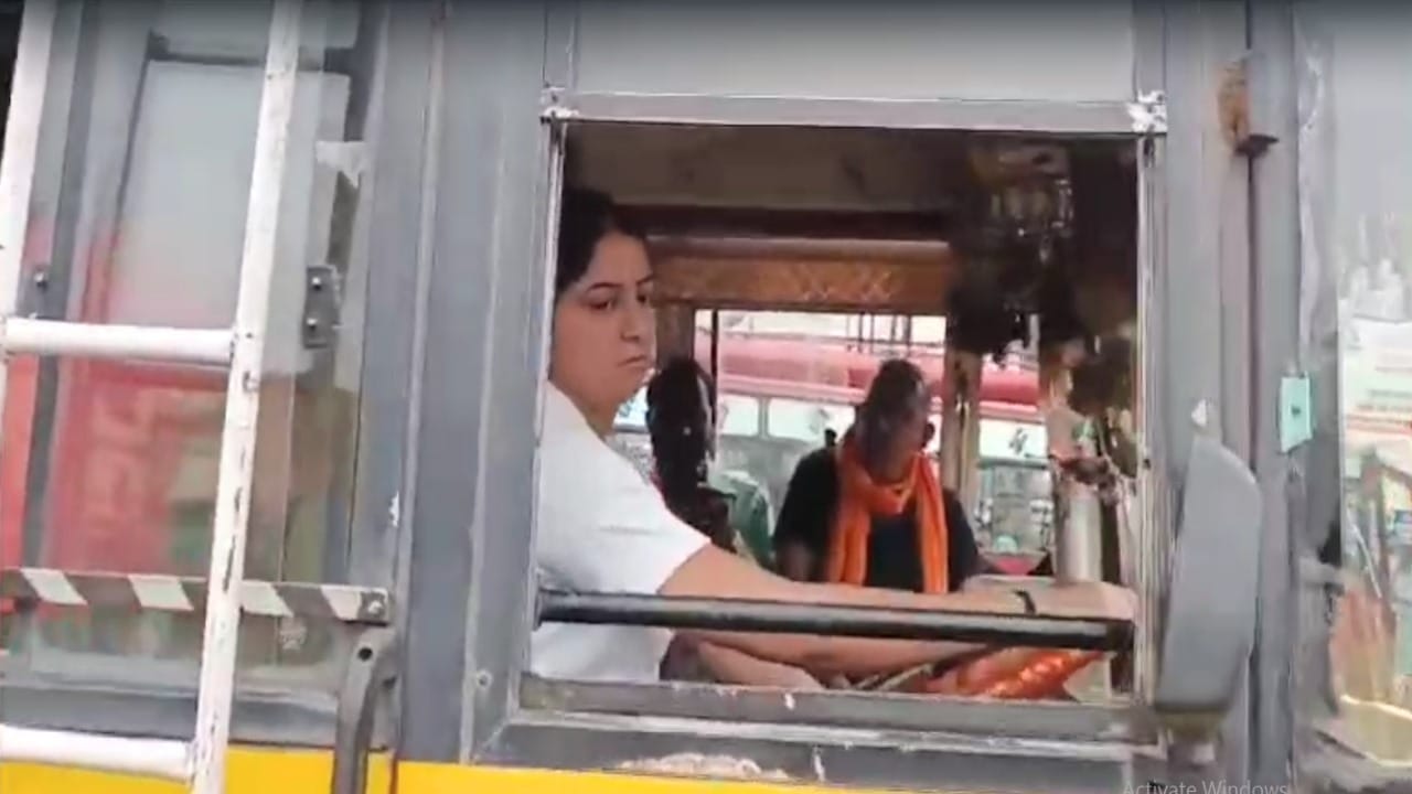 Hamirpur's Nancy ran a private bus full of passengers on the road