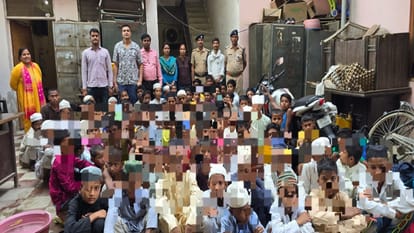 प्रयागराज जंक्शन पर सीमांचल एक्सप्रेस से उतारे गए बच्चे। फाइल फोटो
