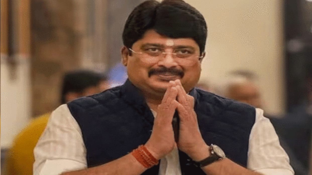 Raja Bhaiya forgives this SP leader, will withdraw defamation case, growing closer to Akhilesh