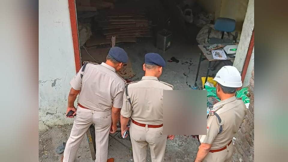 Dehradun Blast in Scrap Shop Youths Pickup Mortar shell from canal and Iths explosion Know Reason