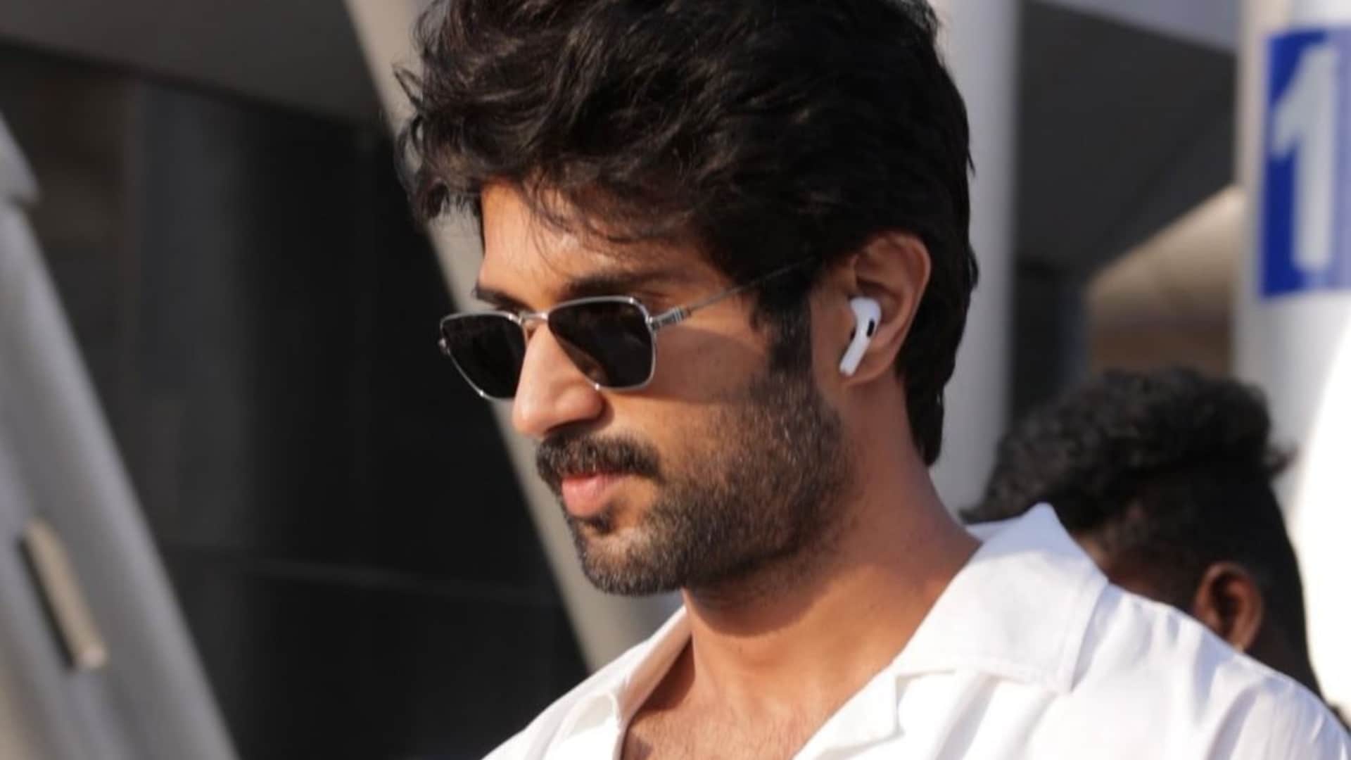 VD 12 Actor Vijay Deverakonda Injured his shoulder while doing Action Sequence Actor did not take any Break