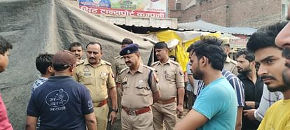 Amethi: दुकान में सो रहे फल व्यवसायी का मिला शव, हत्या की आशंका A fruit vendor murdered in jagdishpur chauraha in Amethi.