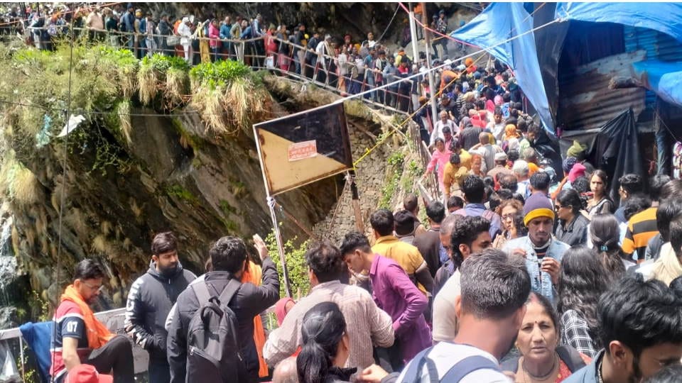 Chardham Yatra 2024 Police Appeal Enough Pilgrims arrived today in  Yamunotri Dham others Postpone Plan