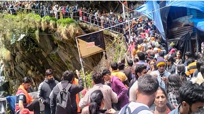 Chardham Yatra 2024 Pilgrims Huge Crowd Amidst Heavy Rainfall In Yamunotri  Dham Long Jam Photos - Amar Ujala Hindi News Live - Yamunotri Dham:बारिश के  बीच उमड़ी भीड़, रास्ते में कई किलोमीटर