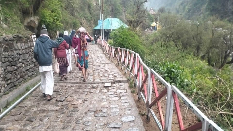 Chardham Yatra 2024 Two pilgrims from Delhi and Rajasthan died During Yamunotri Dham Yatra
