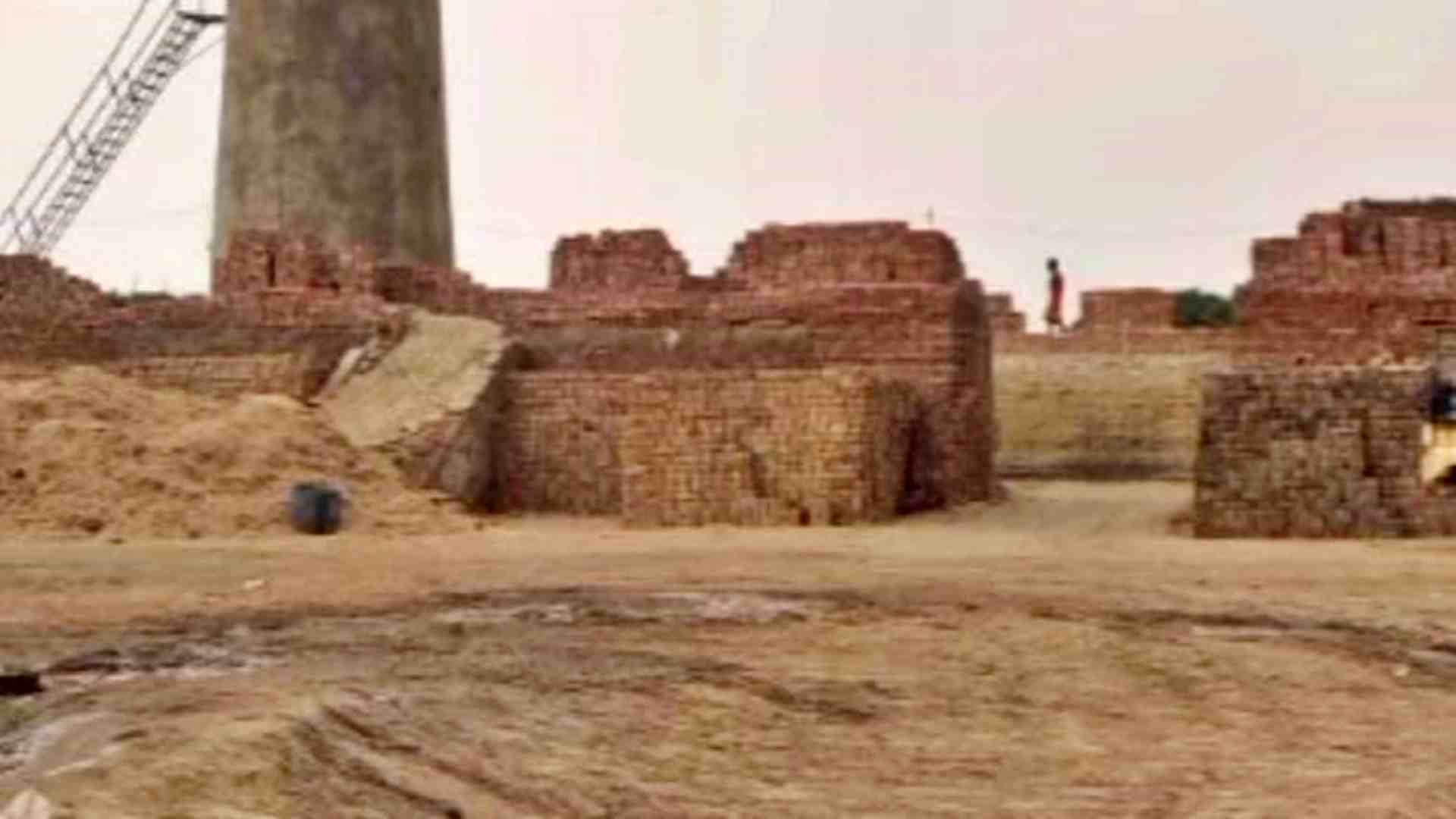 बरवाली गांव का ईंट भट्ठा जहां हुआ हादसा।