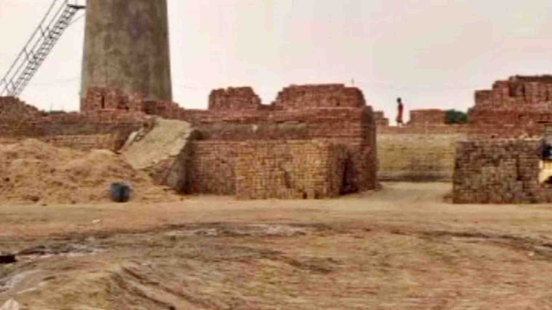 बरवाली गांव का ईंट भट्ठा जहां हुआ हादसा।