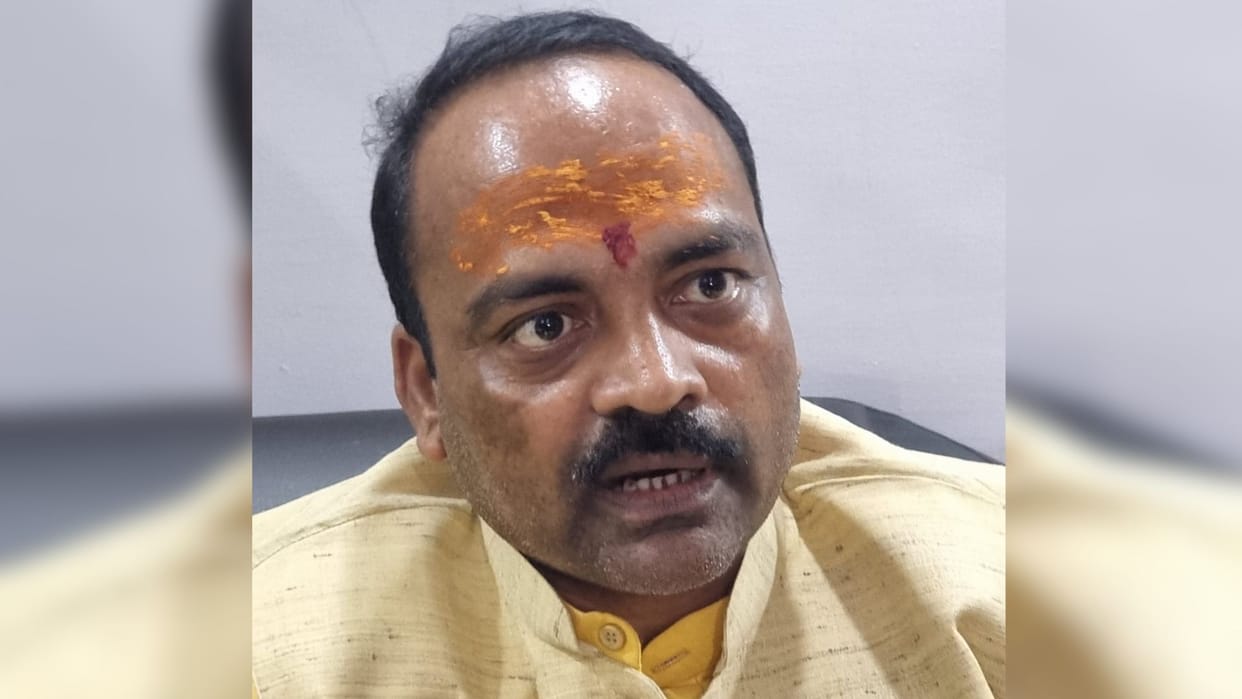 Lok Sabha Election BJP MP from Bhadohi changed to social media DP