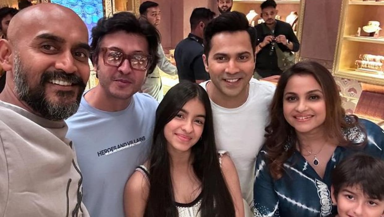 Sunny Sanskari Ki Tulsi Kumari star Varun Dhawan and Director Shashank Khaitan poses with Gurdip Punjj