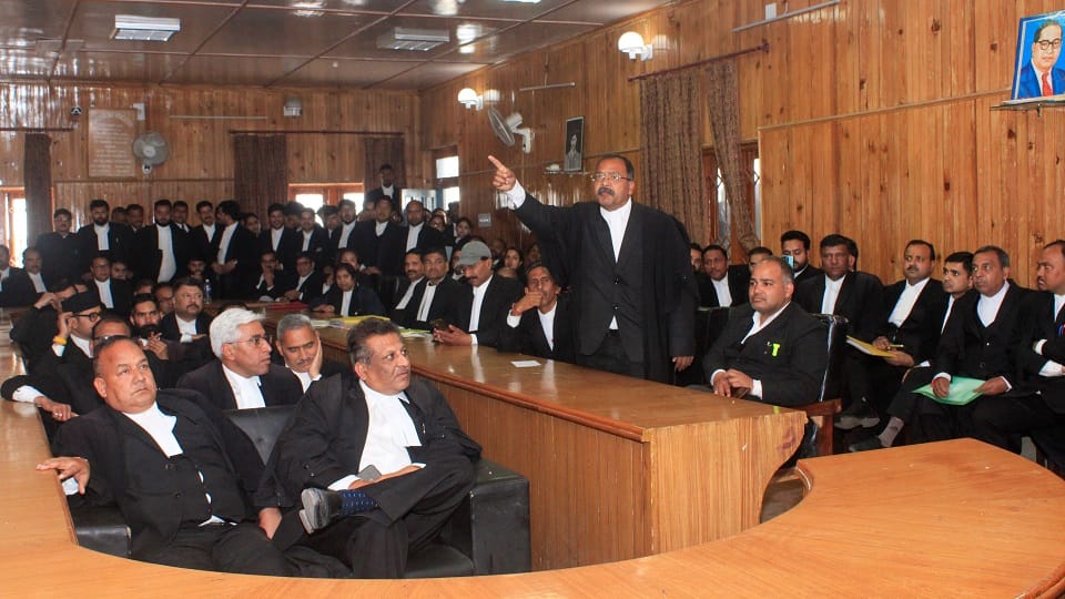 Uttarakhand News: Lawyers angry over shifting of Uttarakhand High Court bench
