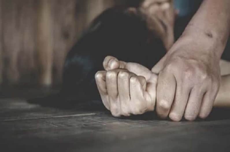 बंधक बनाकर कराया देह व्यापार।