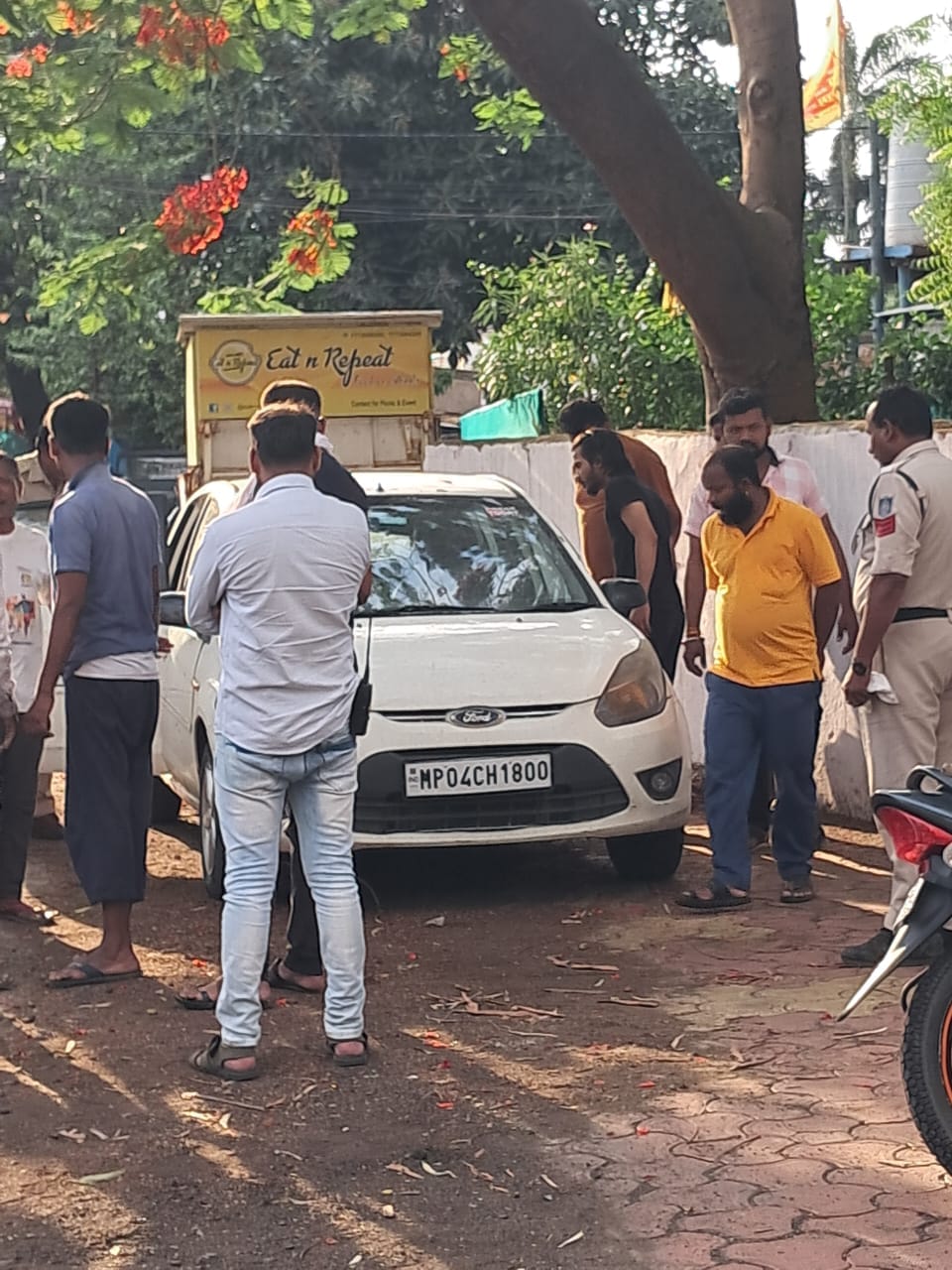 Bhopal News: Middle-aged man commits suicide by drinking poison after parking his car, blames liquor company o