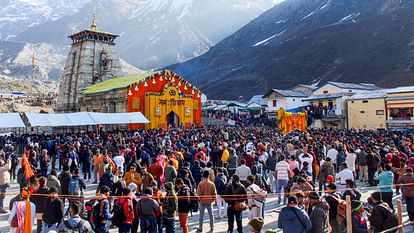 Kedarnath Dham Pilgrims created new record on Doors opening first time more than 29030 Pilgrims reached