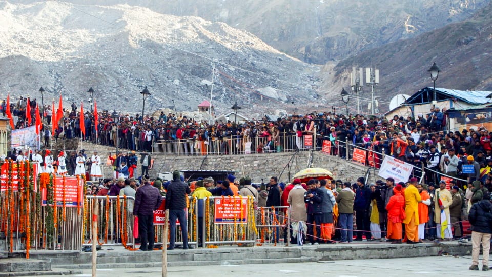 Kedarnath Dham Pilgrims created new record on Doors opening first time more than 29030 Pilgrims reached