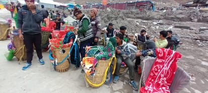 Kedarnath Dham Shops remained closed for the first time During Door Opening Pilgrims crave for tea and water.