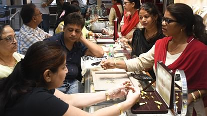 Lucknow: अक्षय तृतीया पर आज दुर्लभ अमृत योग, जितने वजन का जेवर ले जाएंगे, उतने वजन की चांदी मिलेगी Rare Amrit Yog on Akshay Tritiya.