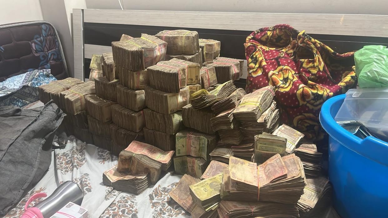 MP News: Rs 40 lakh seized from money exchange businessman's sister's house, five police personnel including T